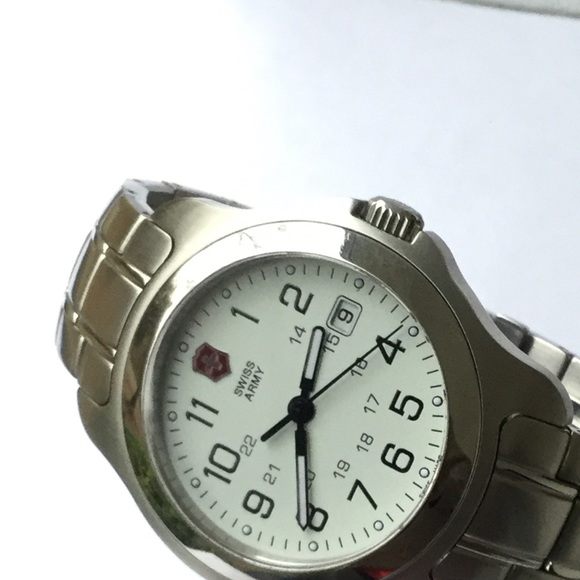 Victorinox Swiss Army’s Men Watch - Picture 2 of 3